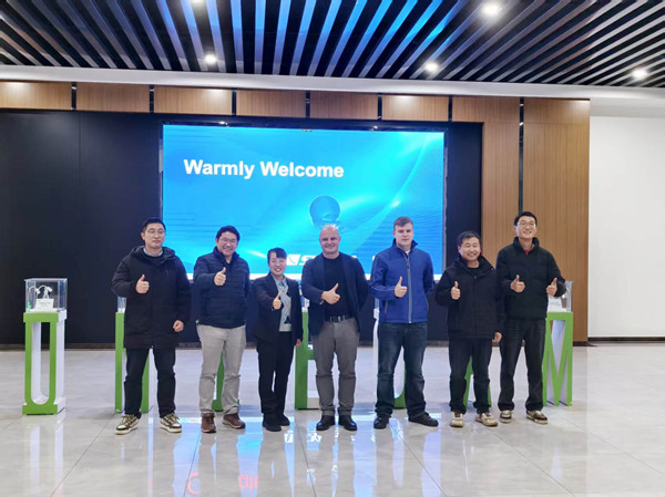 Auditoria de fábrica do cliente no Reino Unido concluída com sucesso, personalização de produto exclusivo acordada