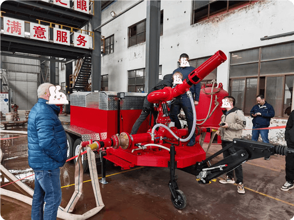 A amostra personalizada do trailer do monitor de espuma contra incêndio foi concluída.